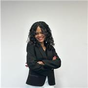 Professeur particulier qui donne des cours d’anglais aux étudiants du primaire et du collège